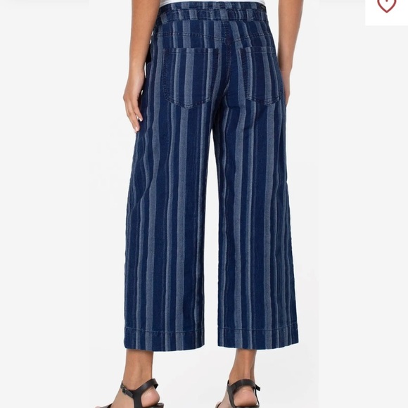 NWT Liverpool Los Ángeles
High-Rise Crop Wide Leg w/ Encased Self Tie in Britton - Picture 3 of 13